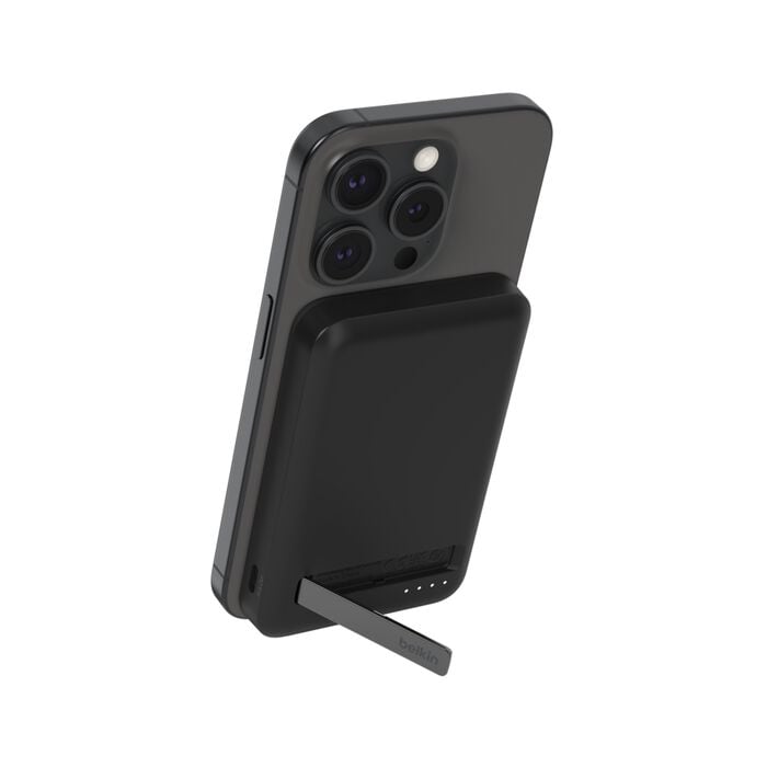  סוללת גיבוי מגנטית 5,000mAh עם טעינה אלחוטית מהירה Qi2 – Belkin BoostCharge Pro BPD0004 