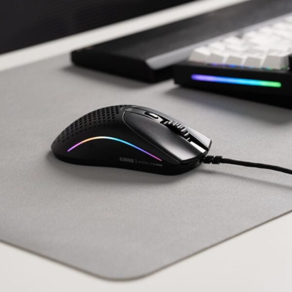  עכבר גיימינג חוטי Glorious Model O 2 Mini Model O 2 Mini Wired Mouse 