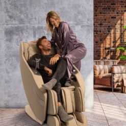  כורסת עיסוי BetaSonic III מבית Casada — קרם 