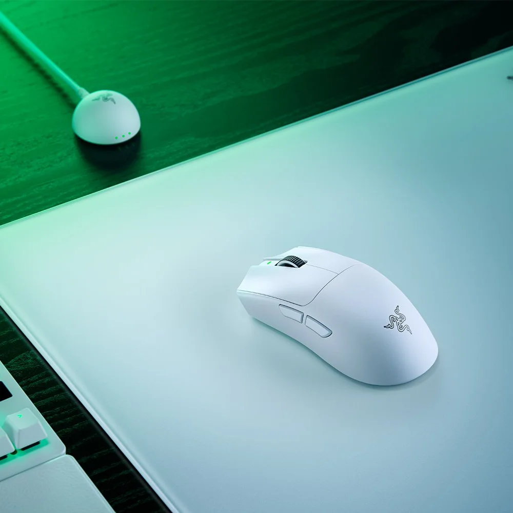 עכבר אלחוטי דגם Viper V4 Pro לבן מבית Razer