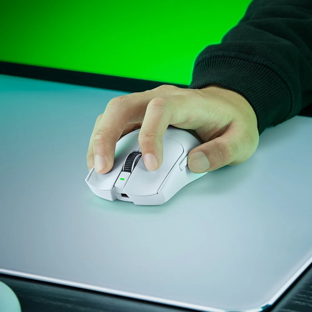 עכבר אלחוטי דגם Viper V4 Pro לבן מבית Razer