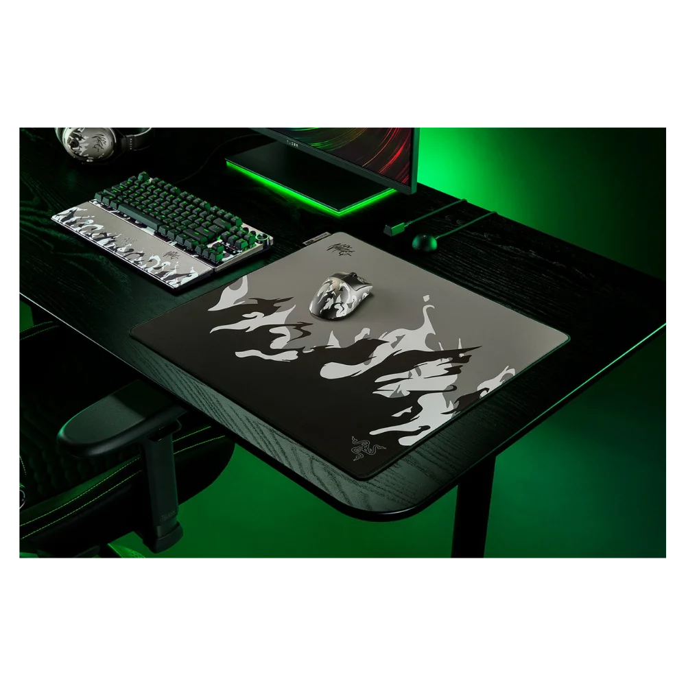 משטח עכבר דגם Gigantus V2 Pro Niko Edition מבית Razer