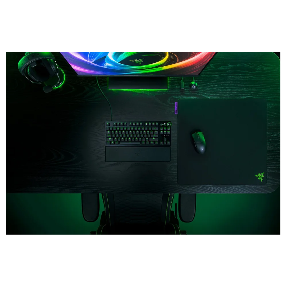 משטח עכבר דגם Gigantus V2 Pro Max Control מבית Razer