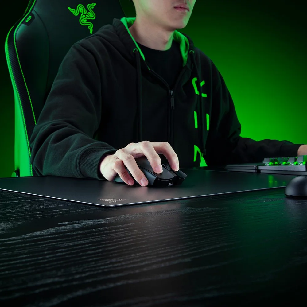 משטח עכבר גיימינג מזכוכית דגם Razer Atlas Pro בצבע שחור מבית Razer