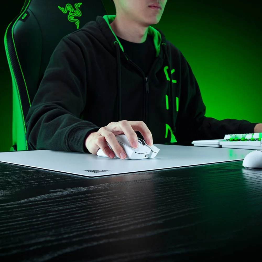 משטח עכבר גיימינג מזכוכית דגם Razer Atlas Pro בצבע לבן מבית Razer