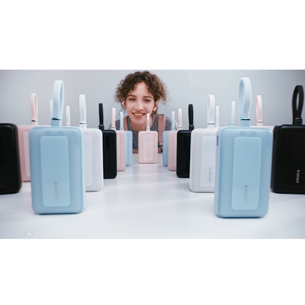 סוללת גיבוי ניידת קומפקטית Anker Zolo Power Bank 30W 10000mAh בצבע שחור