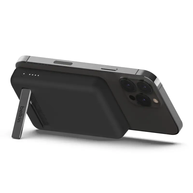  סוללת גיבוי מגנטית 5,000mAh עם טעינה אלחוטית מהירה Qi2 – Belkin BoostCharge Pro BPD0004 