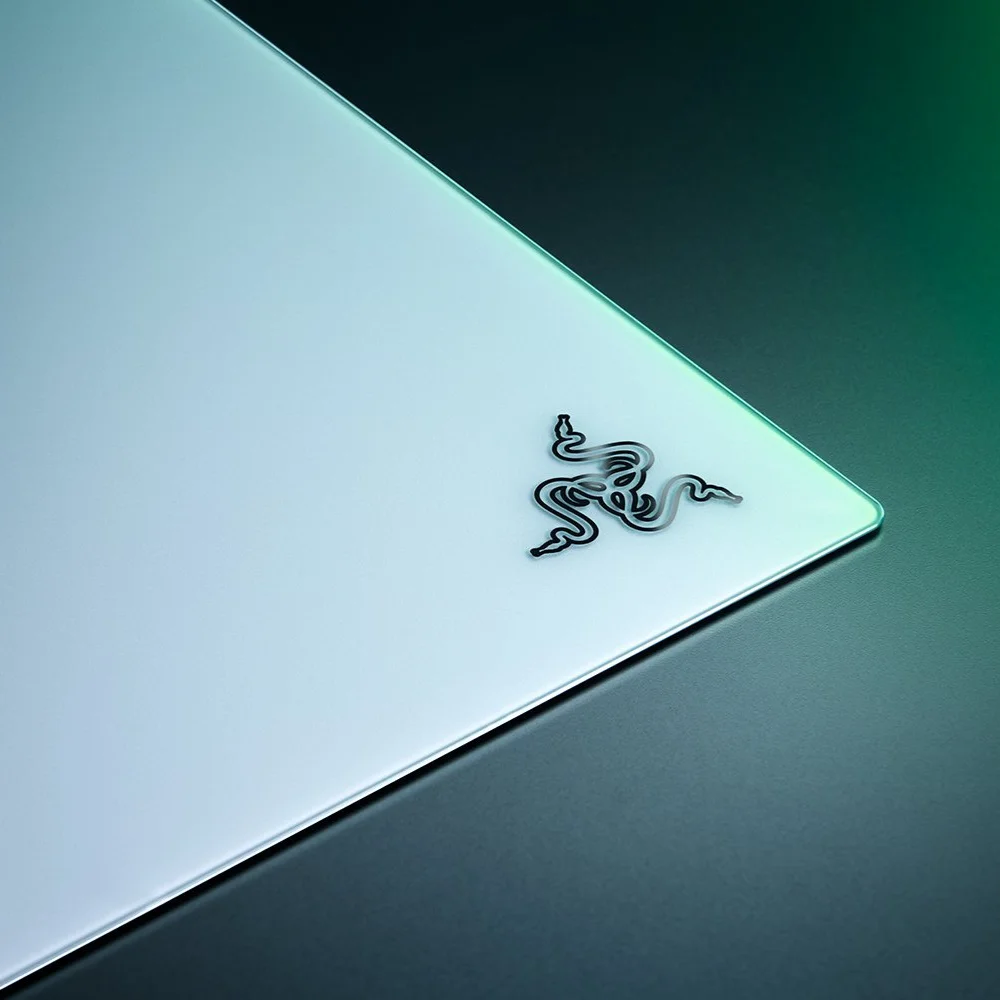 משטח עכבר גיימינג מזכוכית דגם Razer Atlas Pro בצבע לבן מבית Razer